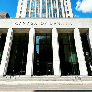 加拿大央行宣布降息至2.5%，应对经济压力