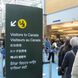 边境自助通关系统故障，机场大范围延误